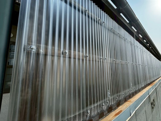 波板　壁面　施工後